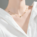 Colar Dourado com Pedras Verdes