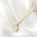 Colar Dourado Pingente Quadrado