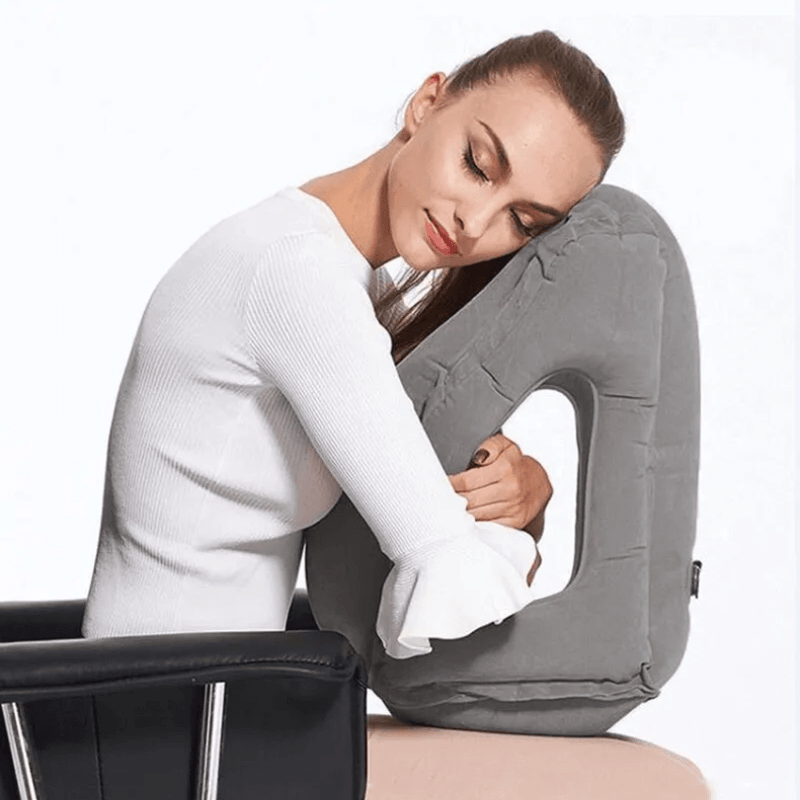 ComfortTravel Buddy: Almofada Inteligente para Viagens™ - com Bolso lateral e botão de ajuste