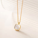 Colar Dourado Pingente Quadrado