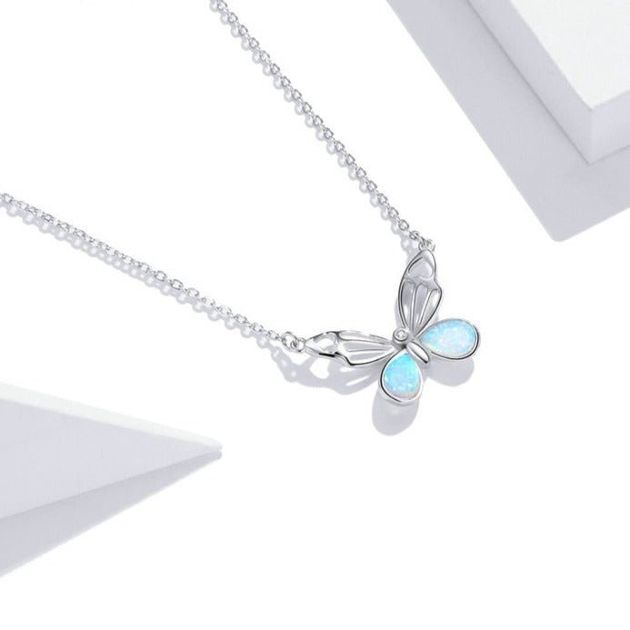 Colar Borboleta de Opala Azul Turquesa