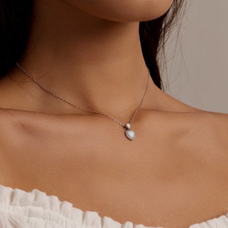 Colar Coração de Opala Cravejado de Zircônia Prata