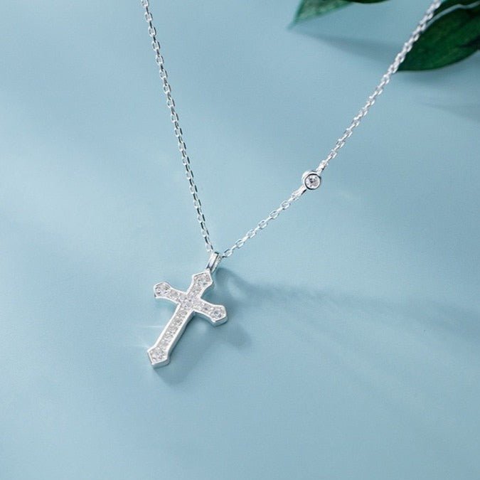 Colar de Cruz Clássica Prata