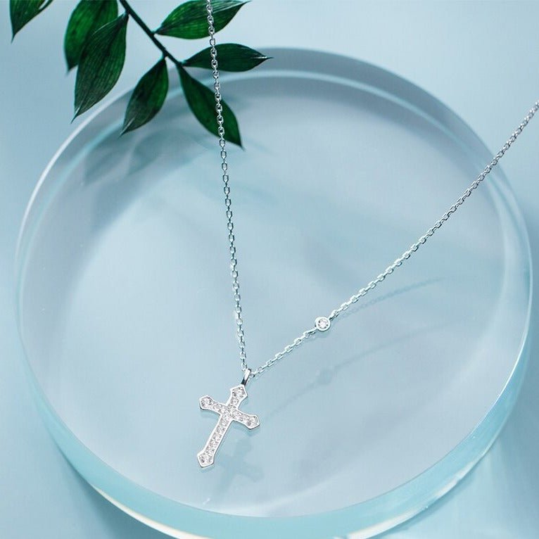Colar de Cruz Clássica Prata